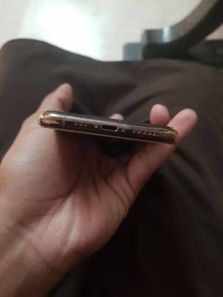 iPhone 11 pro 256gb pta approved 4