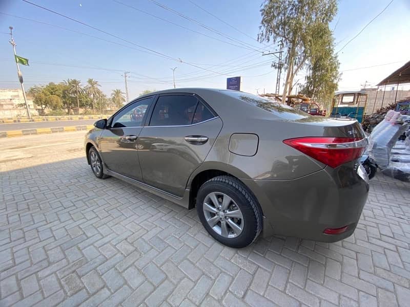 toyota corolla altis 1.8 sunroof Top of the line 2