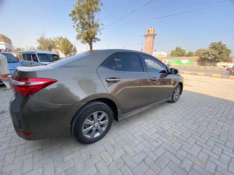 toyota corolla altis 1.8 sunroof Top of the line 5