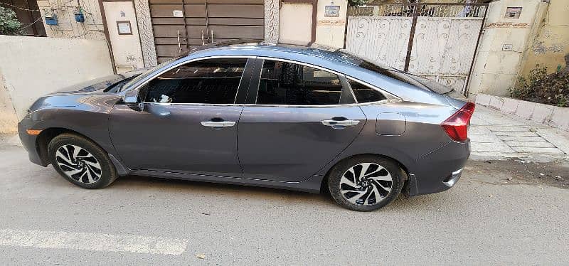 Honda Civic 2019 11