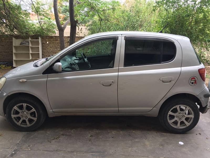 Toyota Vitz 2003 4