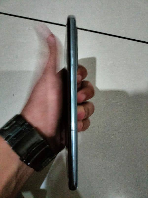 one plus 9 pro 10/10 condition no scratch 0