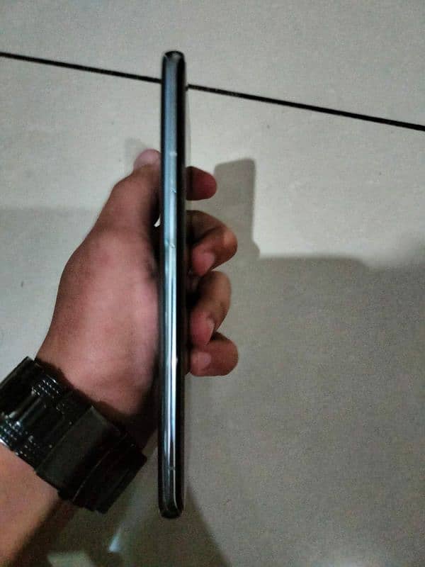 one plus 9 pro 10/10 condition no scratch 4