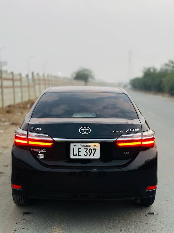 Toyota Corolla Altis 2018 4