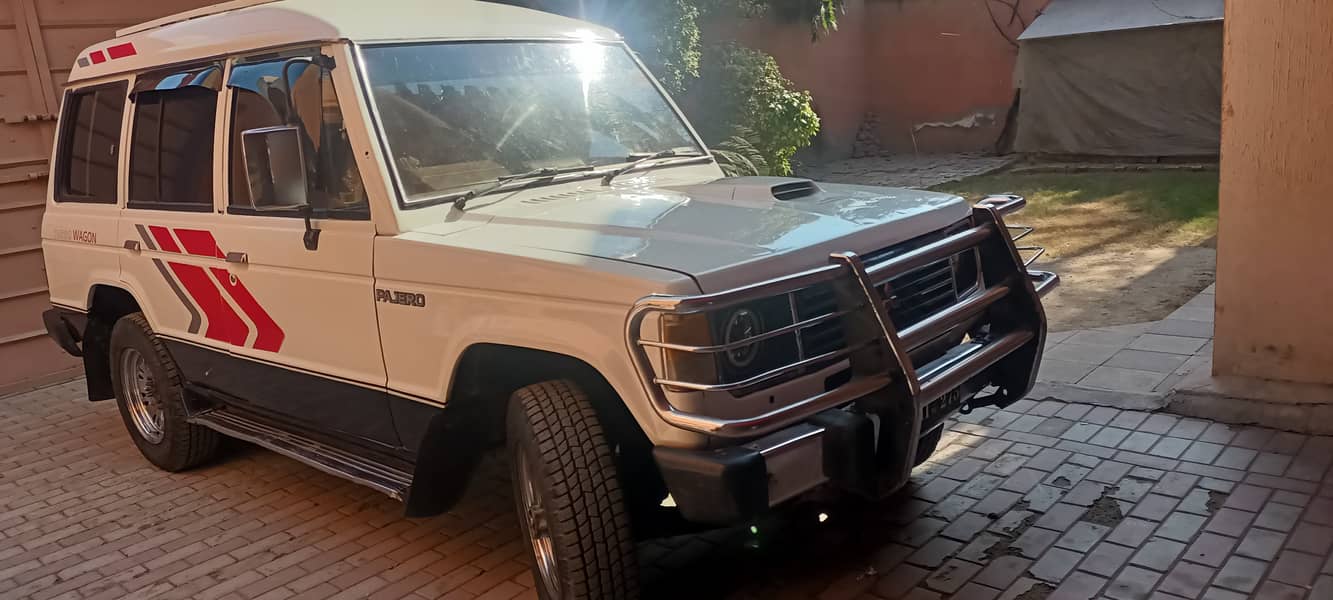 Mitsubishi Pajero 1988 4