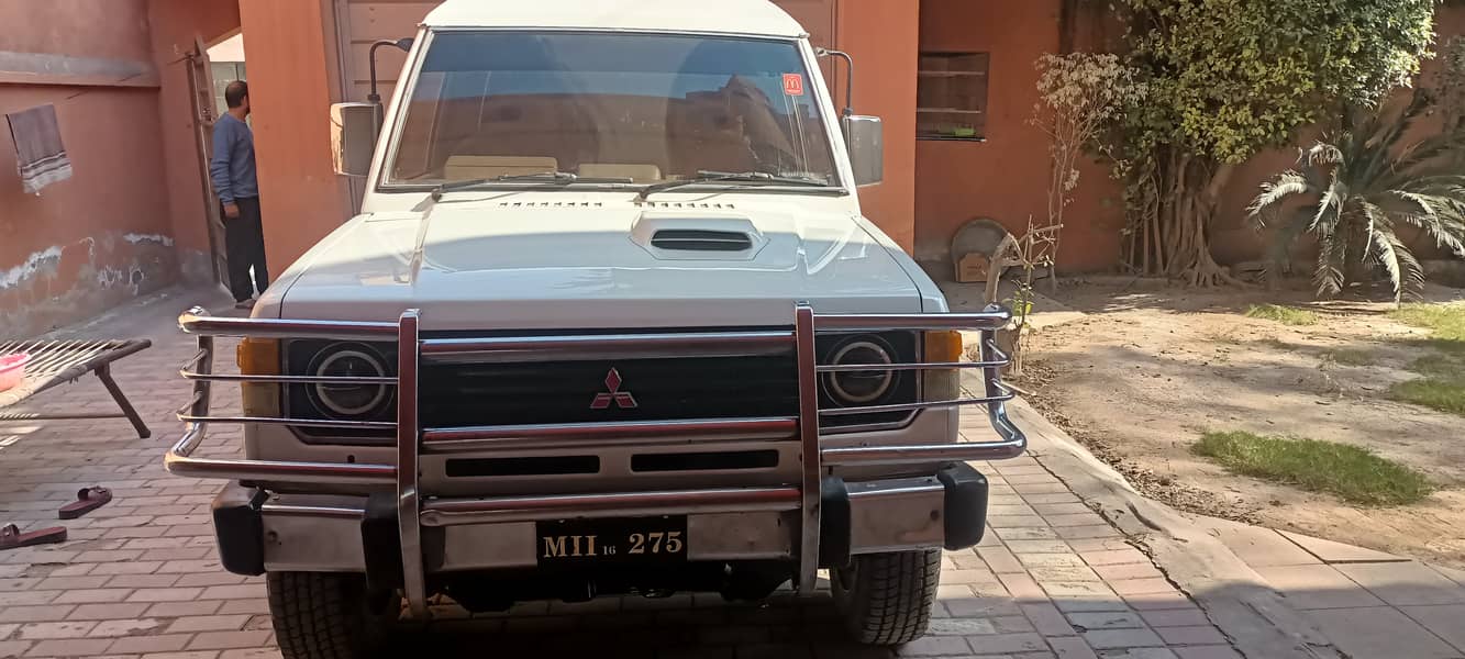 Mitsubishi Pajero 1988 6