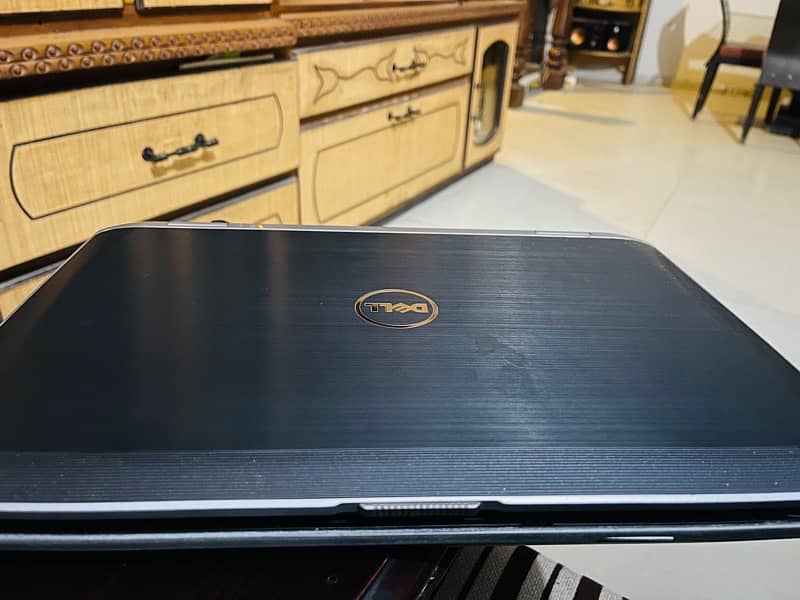 DELL Latitude 5