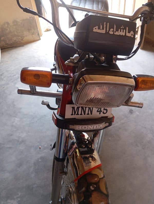 Honda cd70 2015model good condition. koi Kaam ni hony wala 3