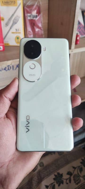 Vivo V40e Just Box open 0