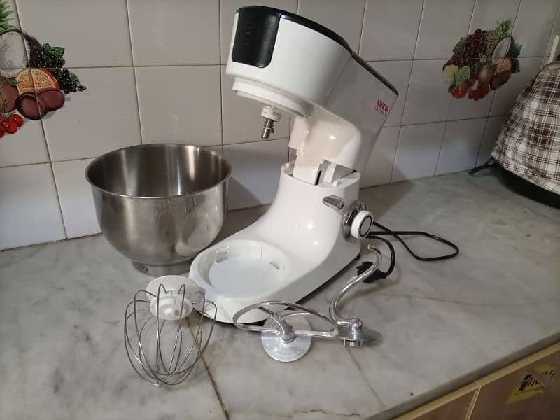 SECO Universal Stand Mixer, almost brand new 2