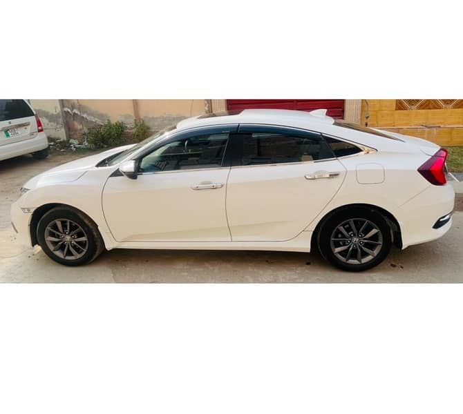 Honda Civic Oriel 2019 (UG) 12