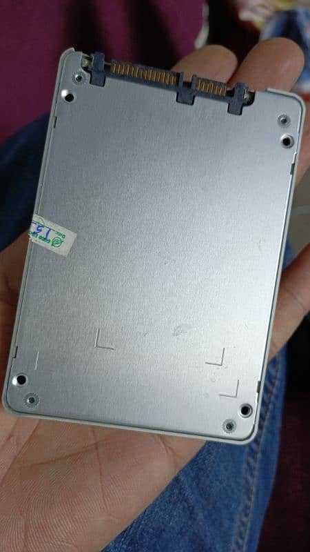 SSD Kingston 240 GB  WITH Portable 3.0 BOX 7