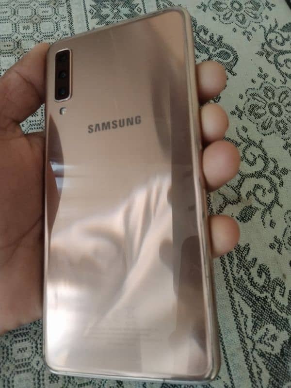 Samsung Galaxy a7.4/128 ram arget sale. 6