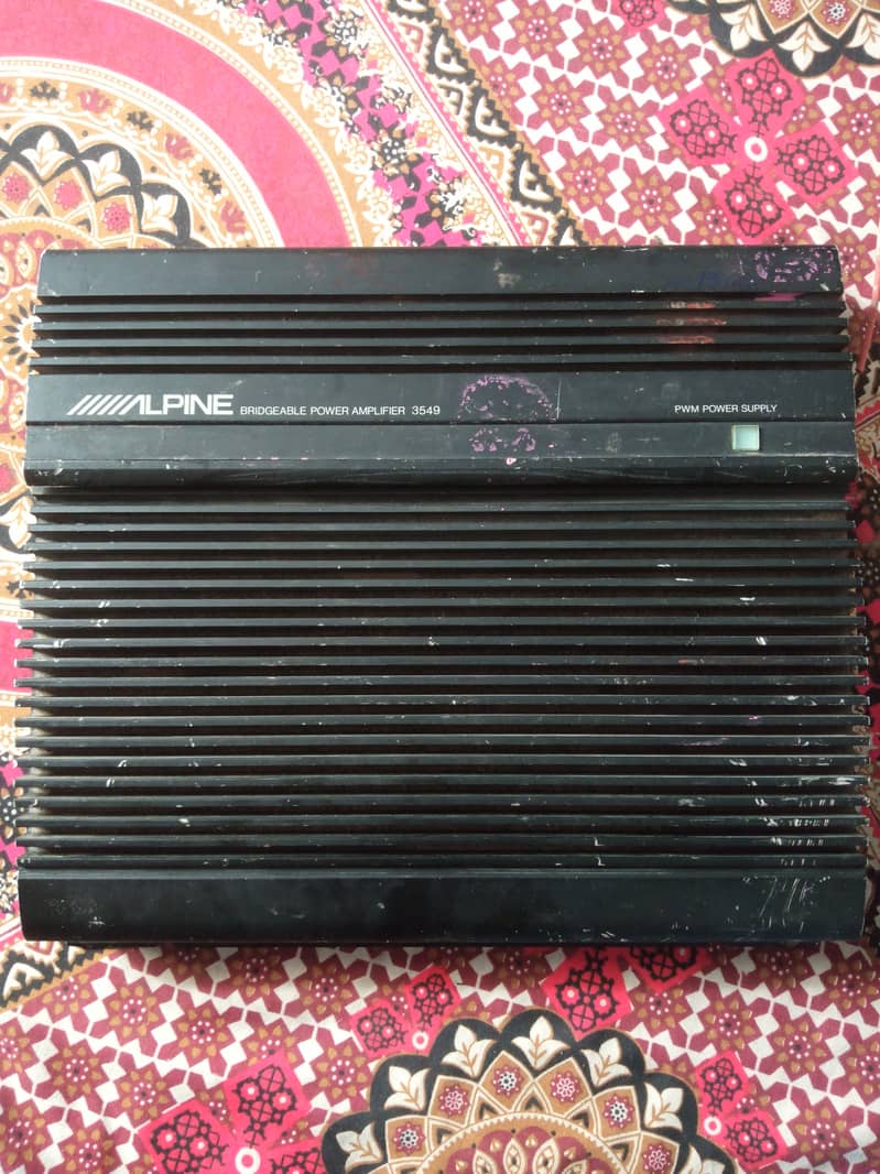 Alpine amplifier 0