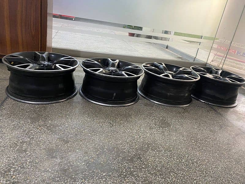 Toyota corolla GLI (15 Inches) 5 Nuts 3