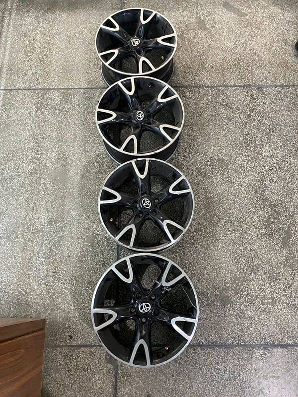 Toyota corolla GLI (15 Inches) 5 Nuts 4