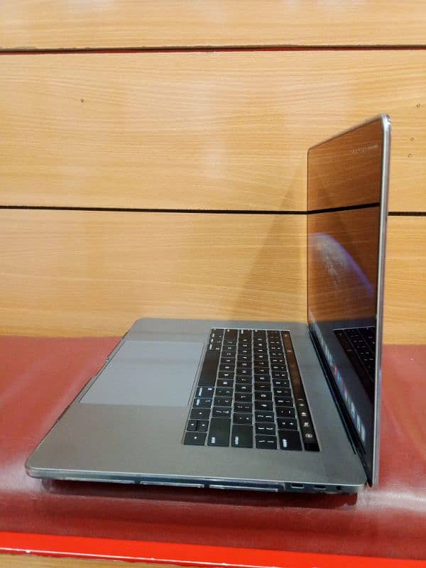 MacBook pro 2019 i9 1