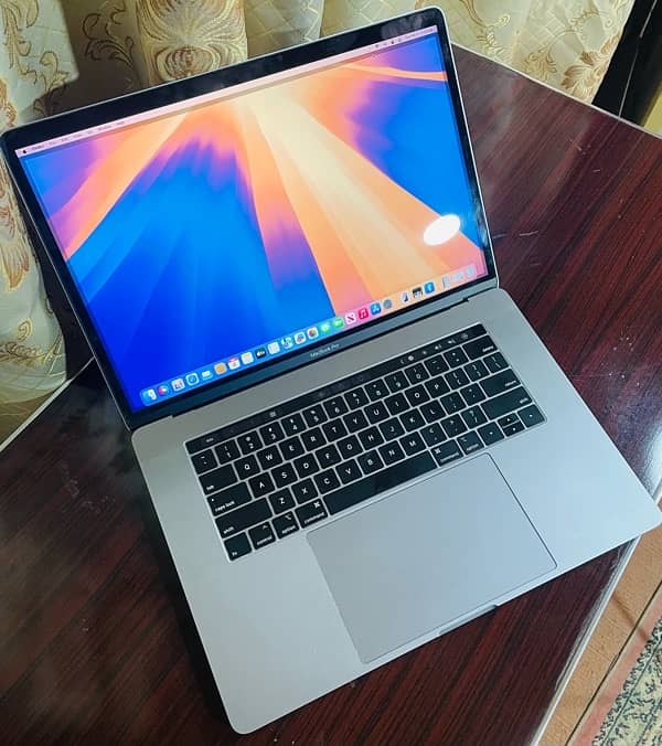 Macbook Pro Ci9 16/512 gb , 4 Gb graphics , A1990 3