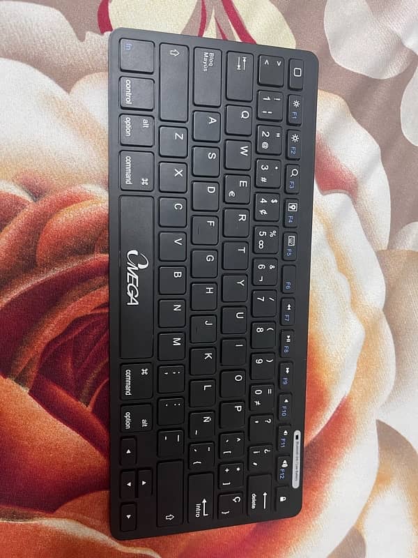 Bluetooth keyboard 0