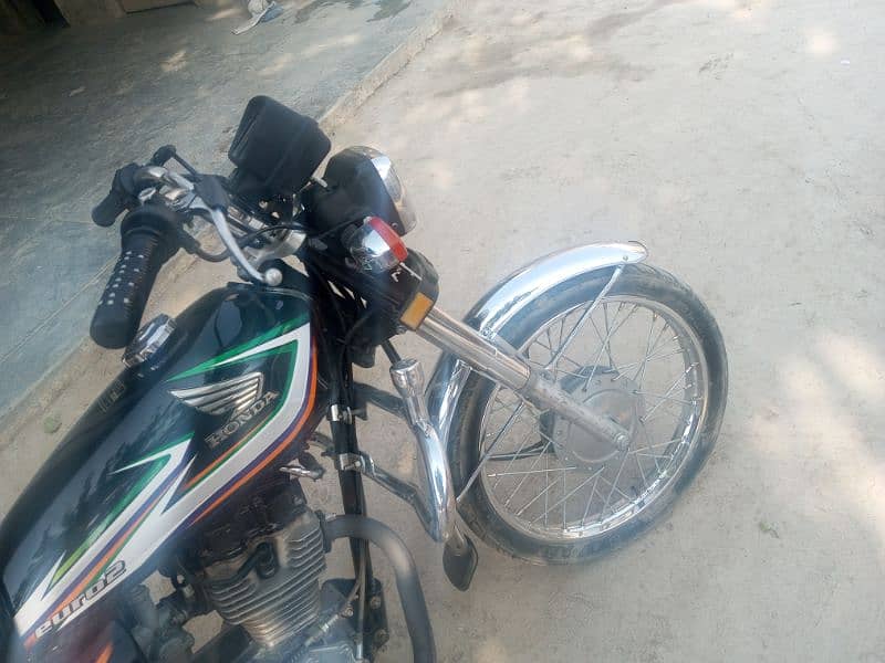 I want sale my Honda 125 good condition 4