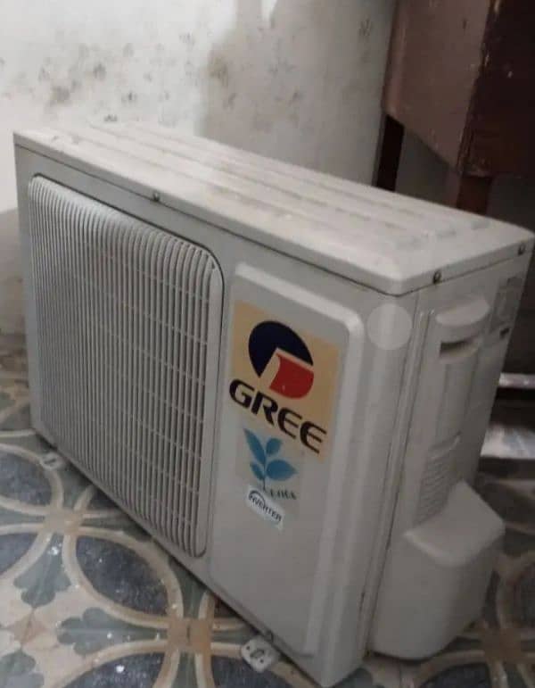 Gree 1 ton DC inverter heat and cool 2