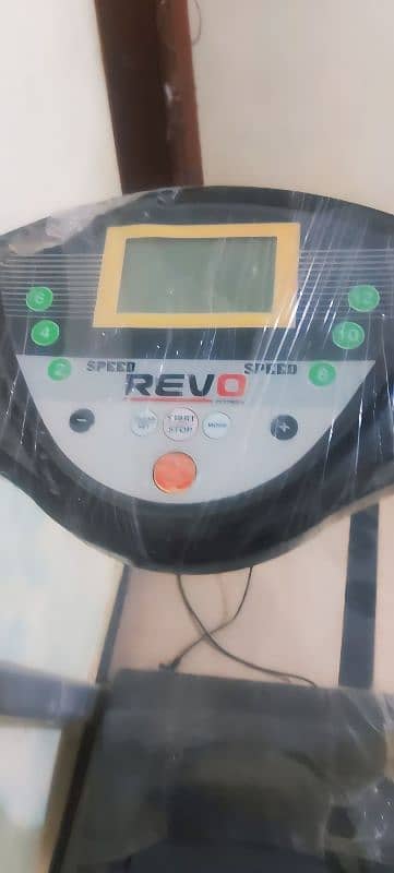 Revo Treadmill Running Machine 1