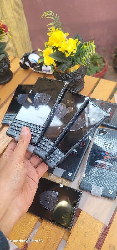 Blackberry Key 2 le in full new condition (dual sim 4/64) 2