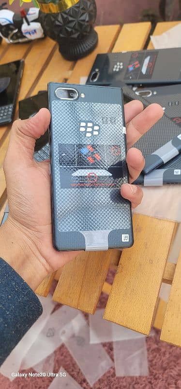 Blackberry Key 2 le in full new condition (dual sim 4/64) 3