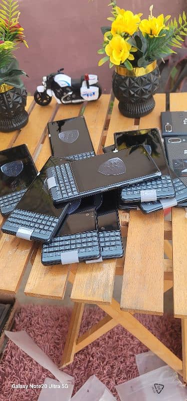 Blackberry Key 2 le in full new condition (dual sim 4/64) 6