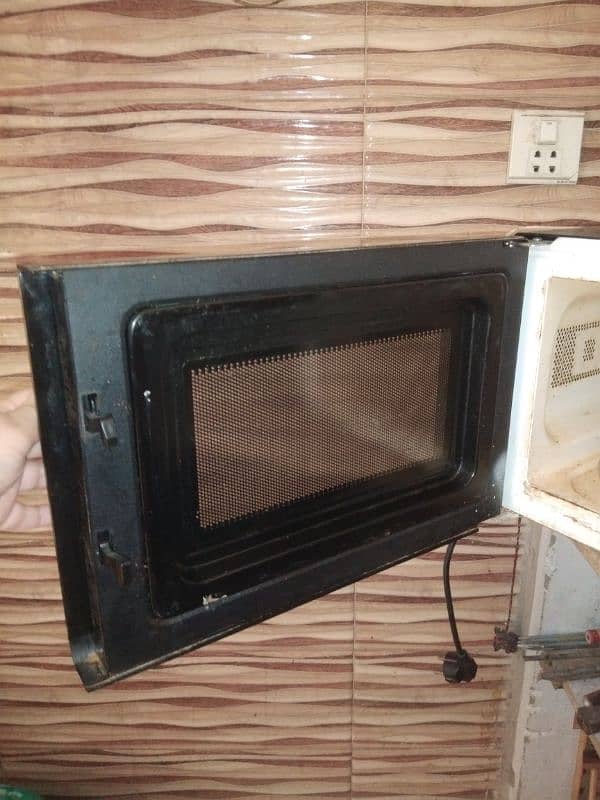 Microwave oven 1