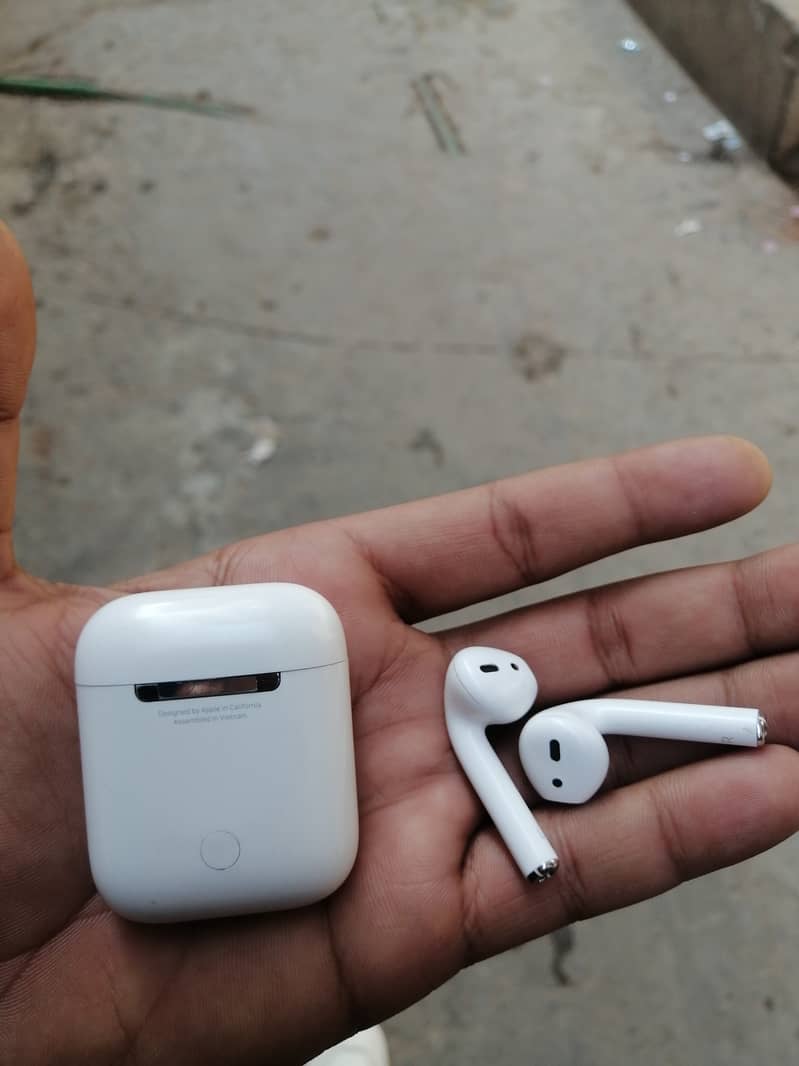 Iphone airpods 0