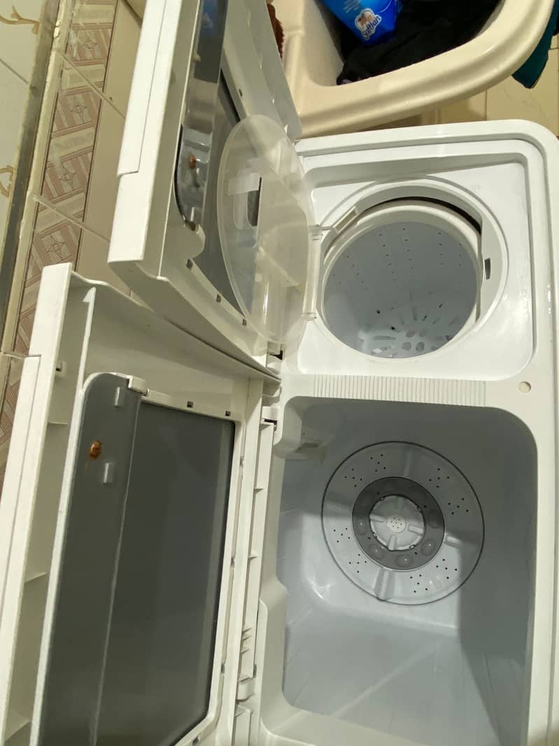 Kenwood 2 in 1 washing machine plus Dryer 4