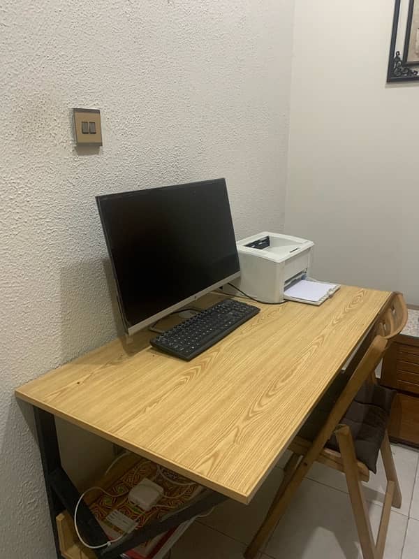 Office Table woth HP Screen Monitor and HP Laserjet Pro M102w 1