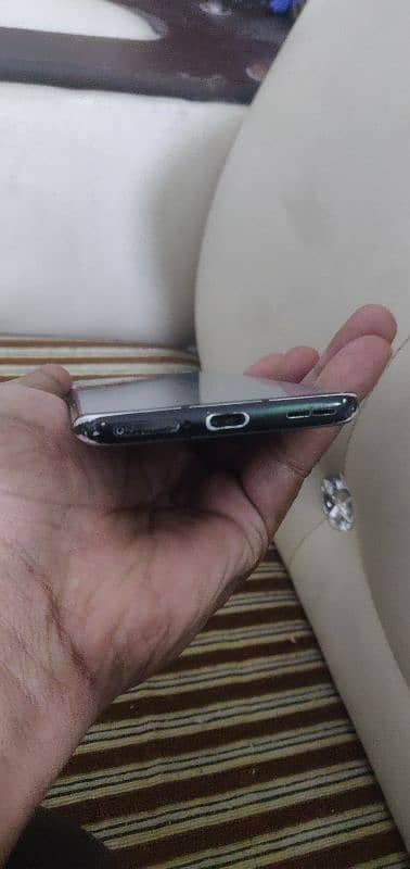 OnePlus 8 glass crack 8/128 pta approved 5