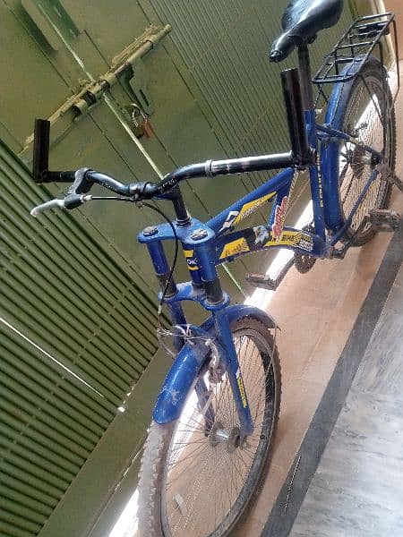 this bicycle was boys blue colour one break two seats to 2