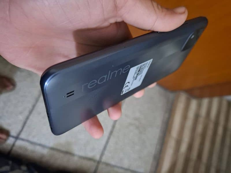 I am selling realme c11 like new 4/64 complete box 2