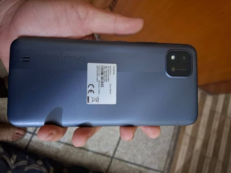 I am selling realme c11 like new 4/64 complete box 4