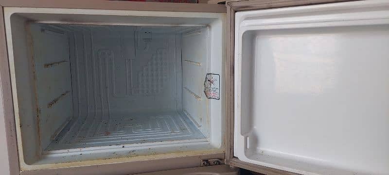 Dawlance Refrigerator – Model 9166 3