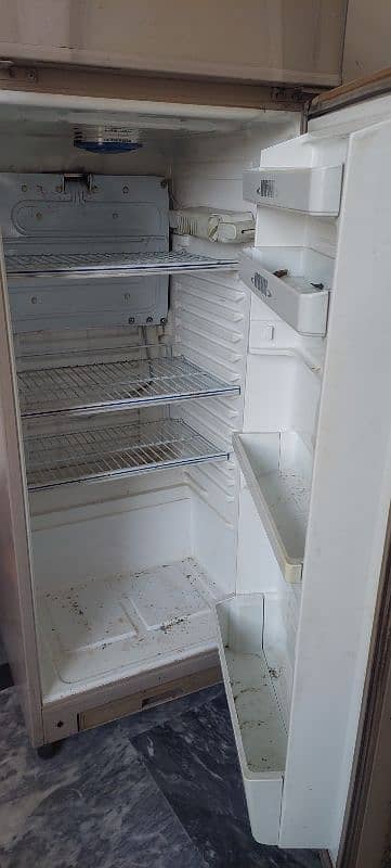 Dawlance Refrigerator – Model 9166 4