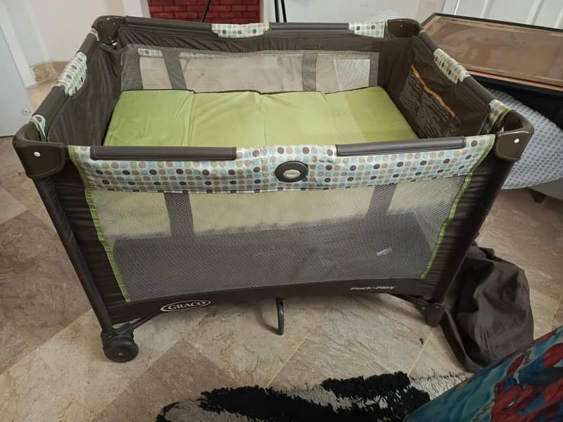 graco baby cot /pack and play 6