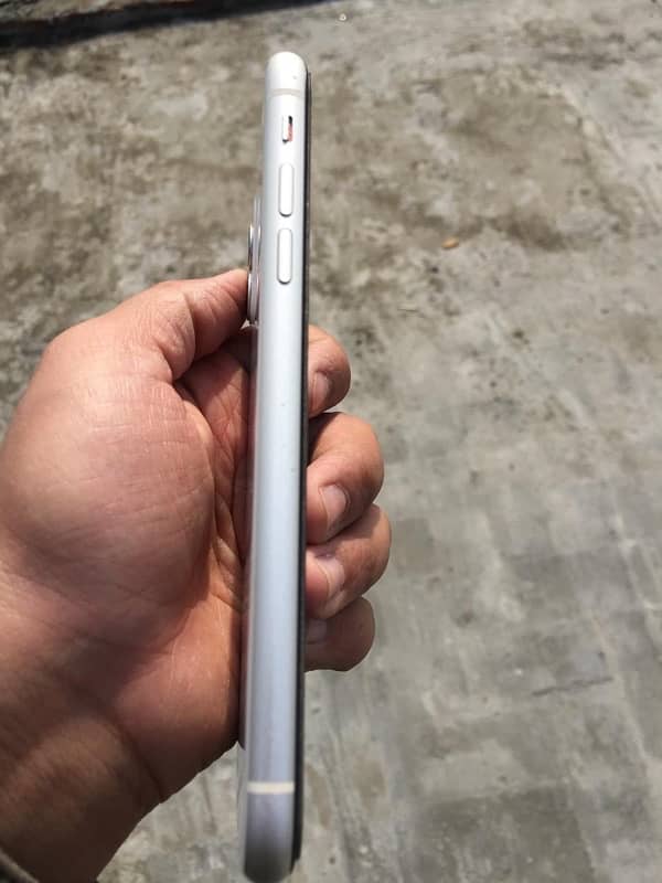 IPhone 11 (Official PTA Proved ) Charger free 2