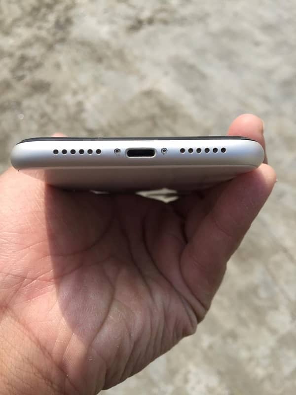 IPhone 11 (Official PTA Proved ) Charger free 4