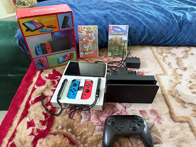 Nintendo Switch OLED 10/10 Complete Box 4