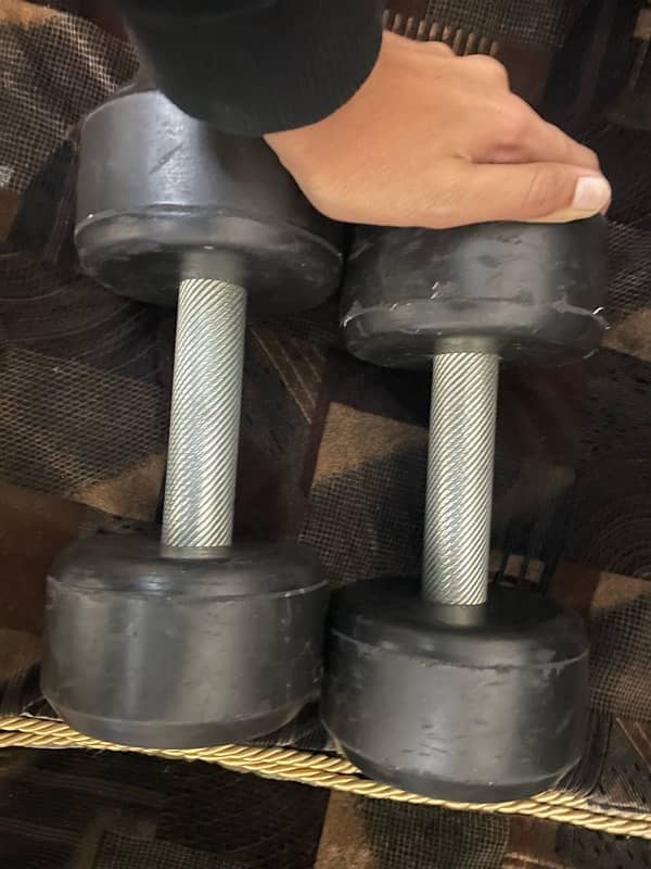 Best quality dumbbells 5 kg pair just 2 month used 1