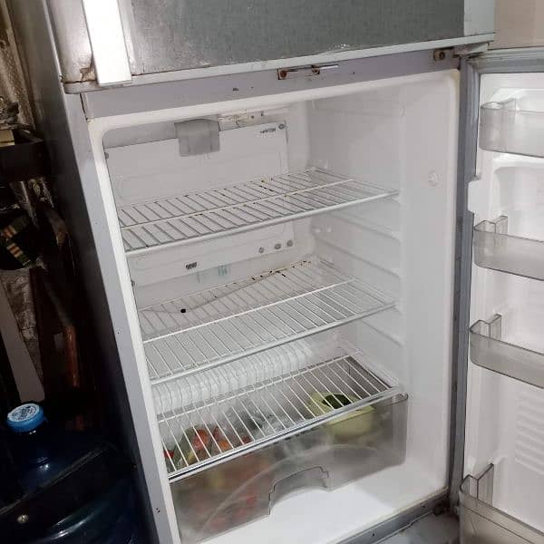 dawlance fridge for sale. 8