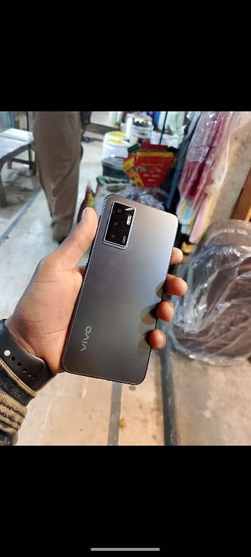 I am selling vivo v23e 6