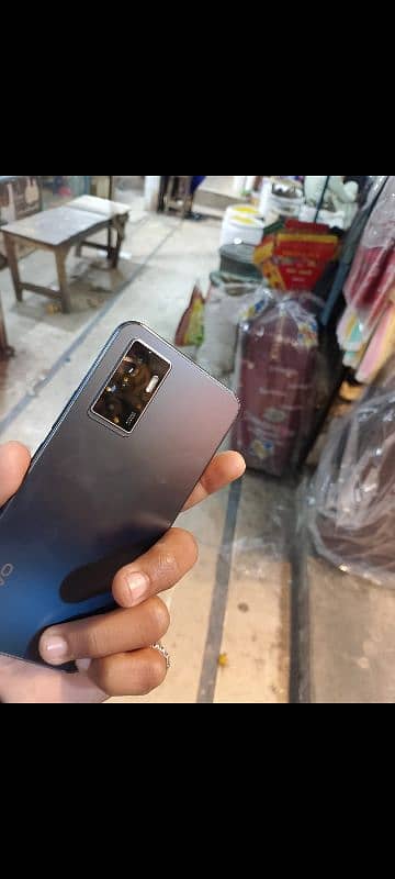 I am selling vivo v23e 7