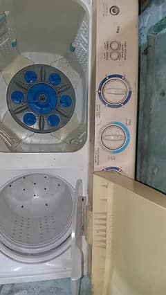 Esquure double washing machine for urgent sell