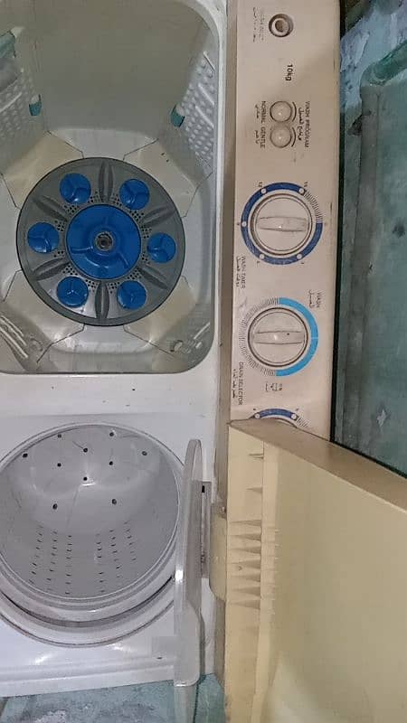 Esquure double washing machine for urgent sell 0