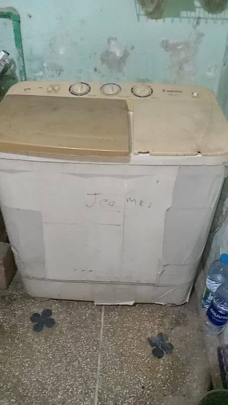 Esquure double washing machine for urgent sell 4